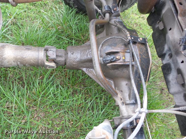 image for item BZ9704 2000 Ford F350 Super Duty pickup truck cab and chassis