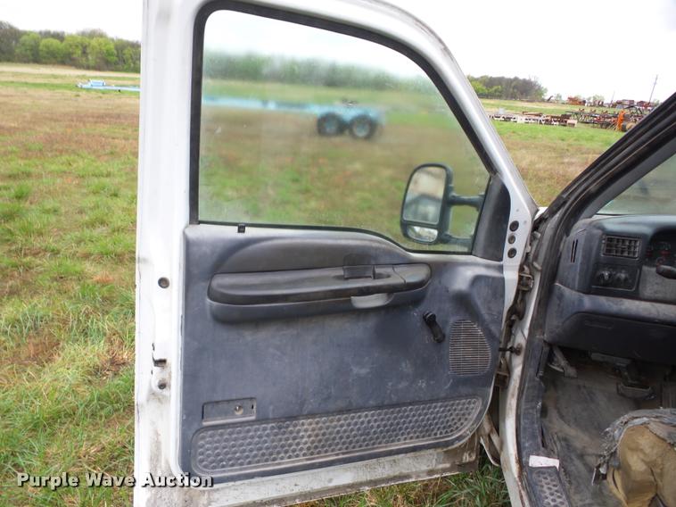 image for item BZ9704 2000 Ford F350 Super Duty pickup truck cab and chassis