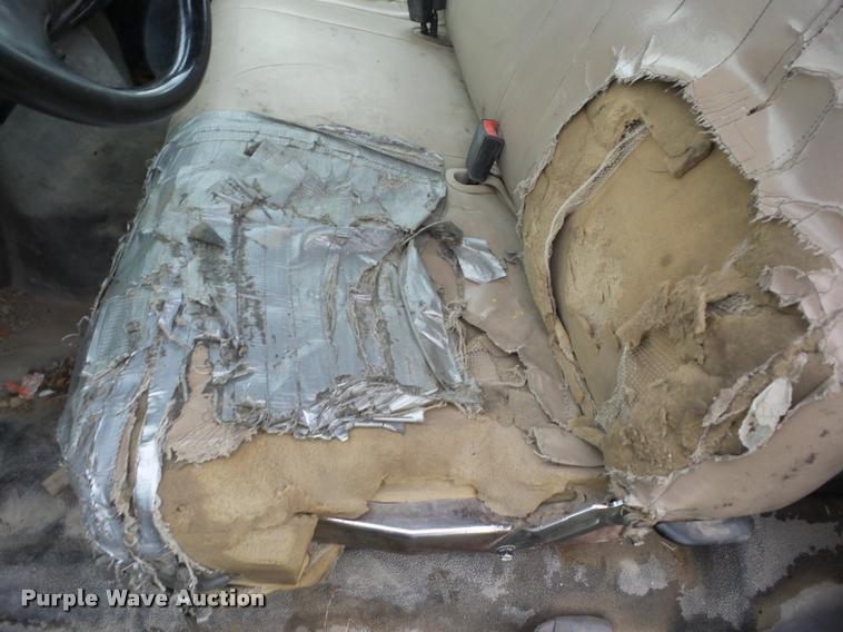 image for item BZ9704 2000 Ford F350 Super Duty pickup truck cab and chassis