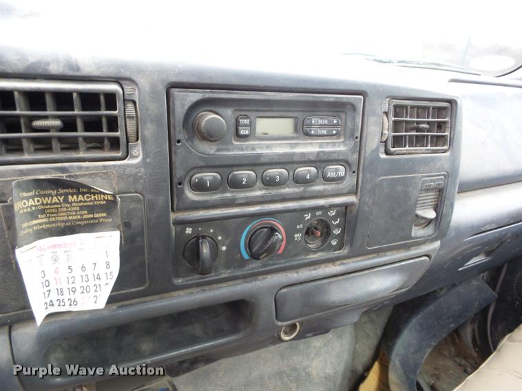 image for item BZ9704 2000 Ford F350 Super Duty pickup truck cab and chassis