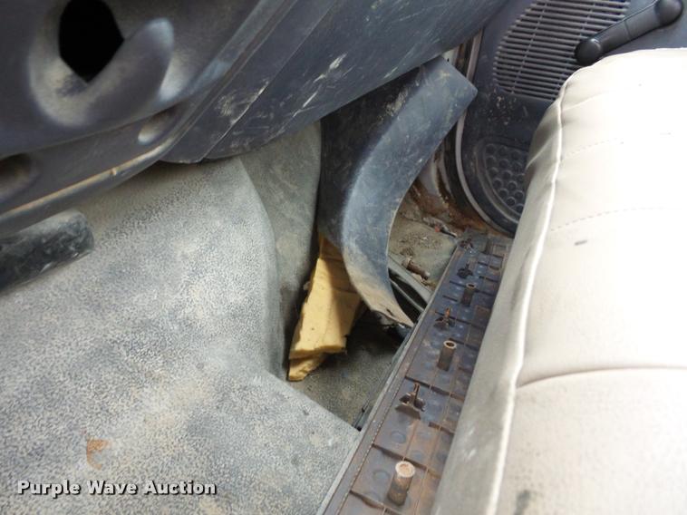 image for item BZ9704 2000 Ford F350 Super Duty pickup truck cab and chassis