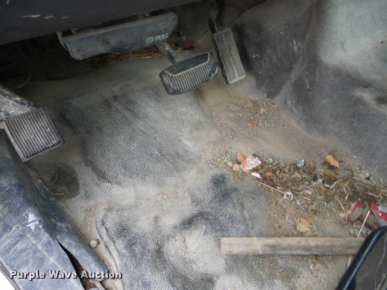 image for item BZ9704 2000 Ford F350 Super Duty pickup truck cab and chassis