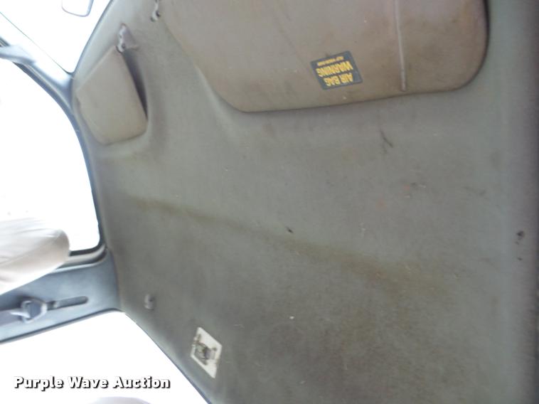 image for item BZ9704 2000 Ford F350 Super Duty pickup truck cab and chassis