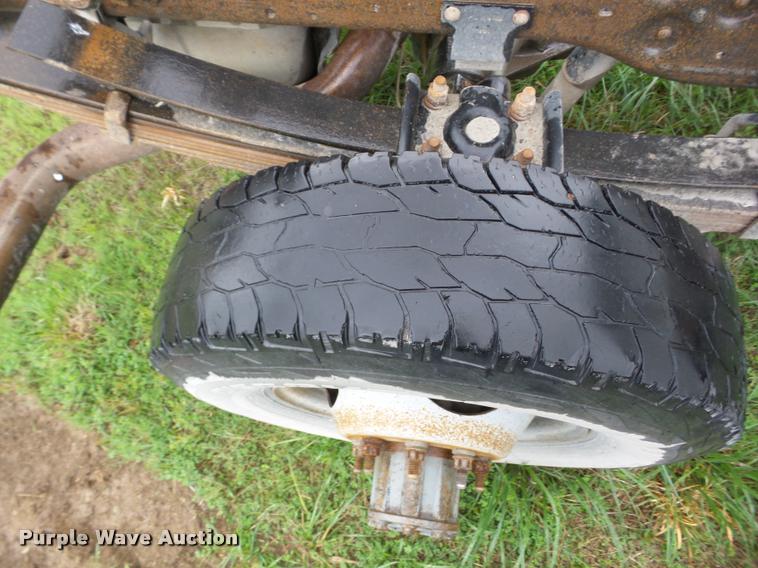 image for item BZ9704 2000 Ford F350 Super Duty pickup truck cab and chassis