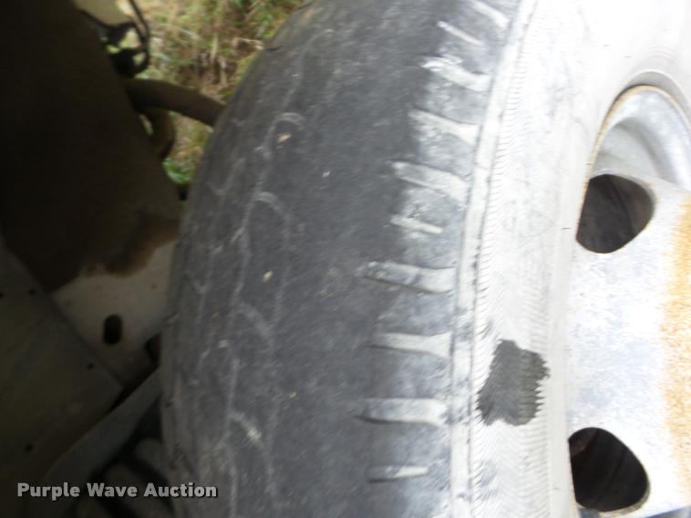 image for item BZ9704 2000 Ford F350 Super Duty pickup truck cab and chassis