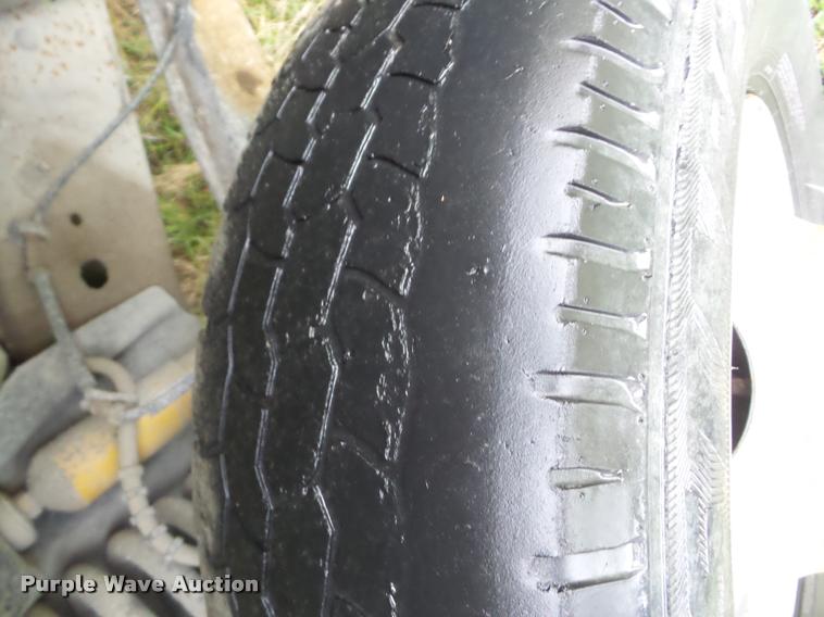 image for item BZ9704 2000 Ford F350 Super Duty pickup truck cab and chassis