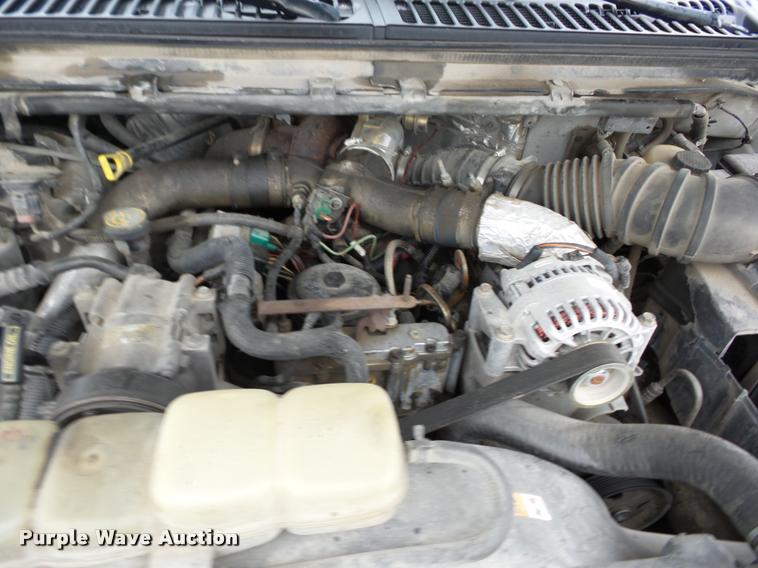 image for item BZ9704 2000 Ford F350 Super Duty pickup truck cab and chassis