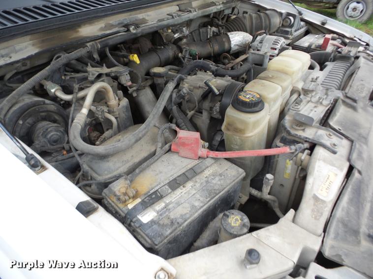 image for item BZ9704 2000 Ford F350 Super Duty pickup truck cab and chassis