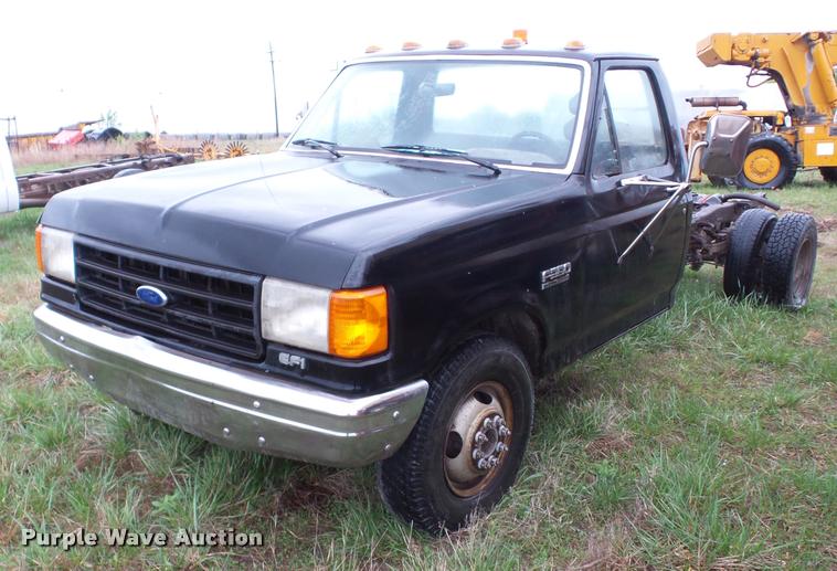 image for item BZ9705 1988 Ford F350 pickup truck cab and chassis