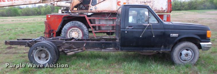 image for item BZ9705 1988 Ford F350 pickup truck cab and chassis