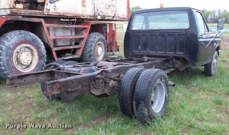 image for item BZ9705 1988 Ford F350 pickup truck cab and chassis