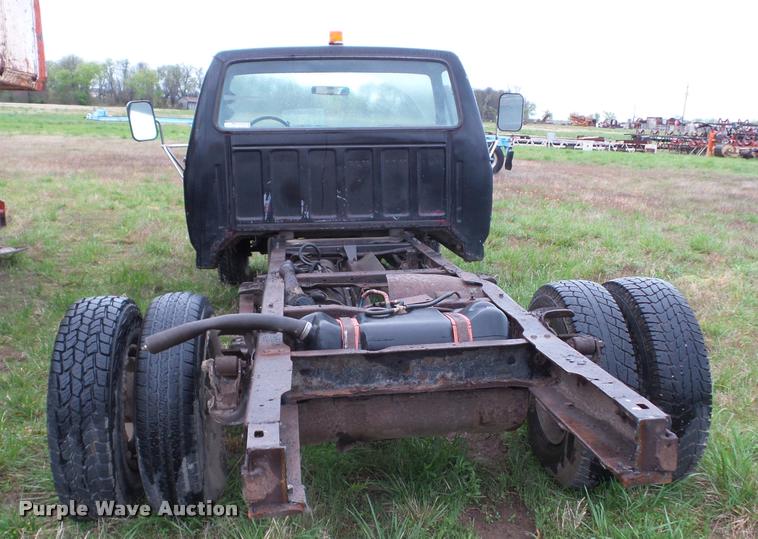 image for item BZ9705 1988 Ford F350 pickup truck cab and chassis