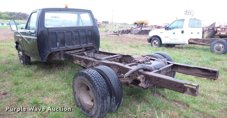 image for item BZ9705 1988 Ford F350 pickup truck cab and chassis