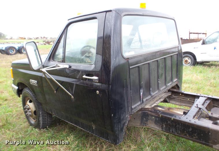 image for item BZ9705 1988 Ford F350 pickup truck cab and chassis