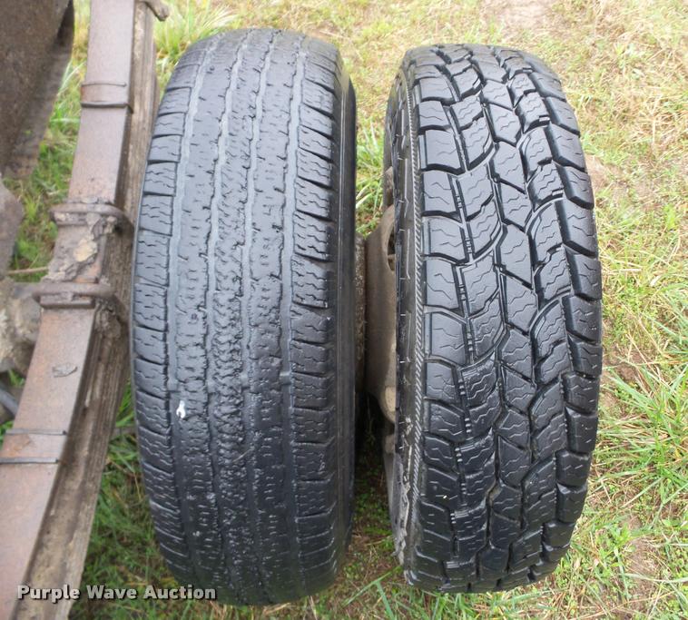 image for item BZ9705 1988 Ford F350 pickup truck cab and chassis