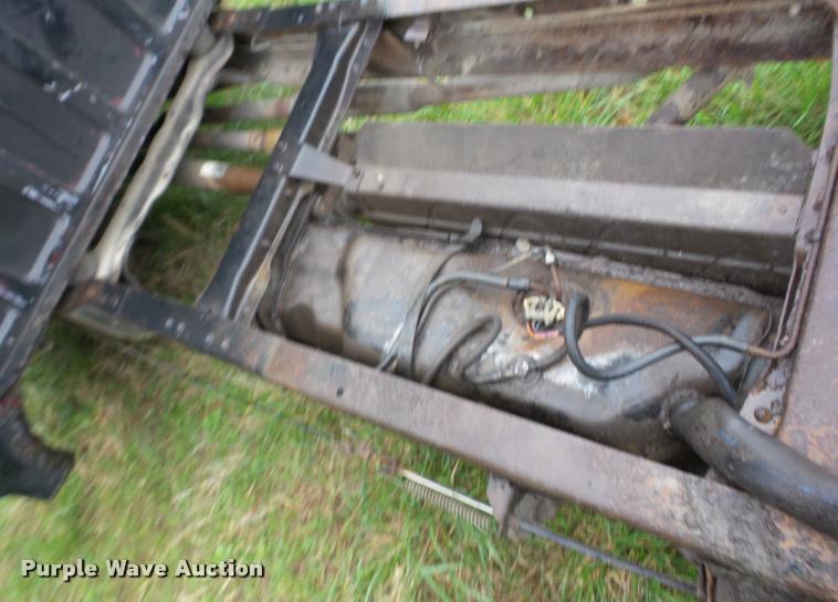 image for item BZ9705 1988 Ford F350 pickup truck cab and chassis