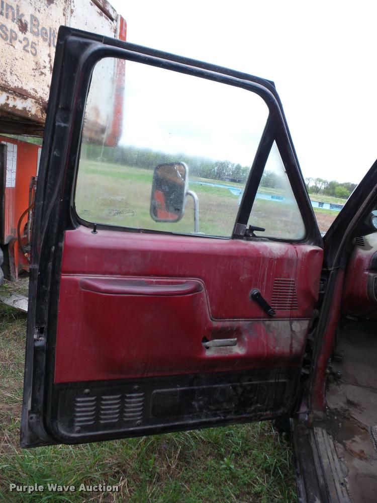 image for item BZ9705 1988 Ford F350 pickup truck cab and chassis