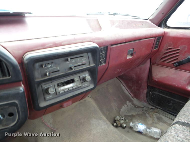 image for item BZ9705 1988 Ford F350 pickup truck cab and chassis