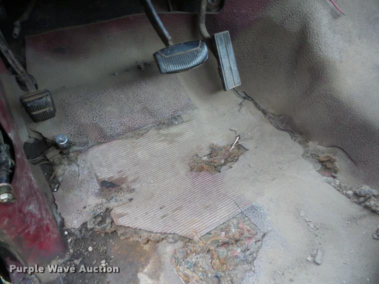 image for item BZ9705 1988 Ford F350 pickup truck cab and chassis