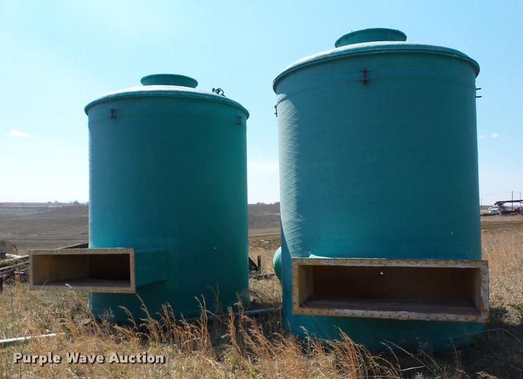 image for item BZ9709 (2) fiberglass tanks