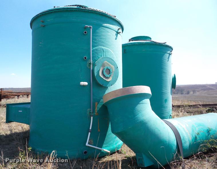 image for item BZ9709 (2) fiberglass tanks