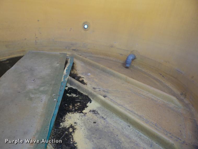 image for item BZ9709 (2) fiberglass tanks