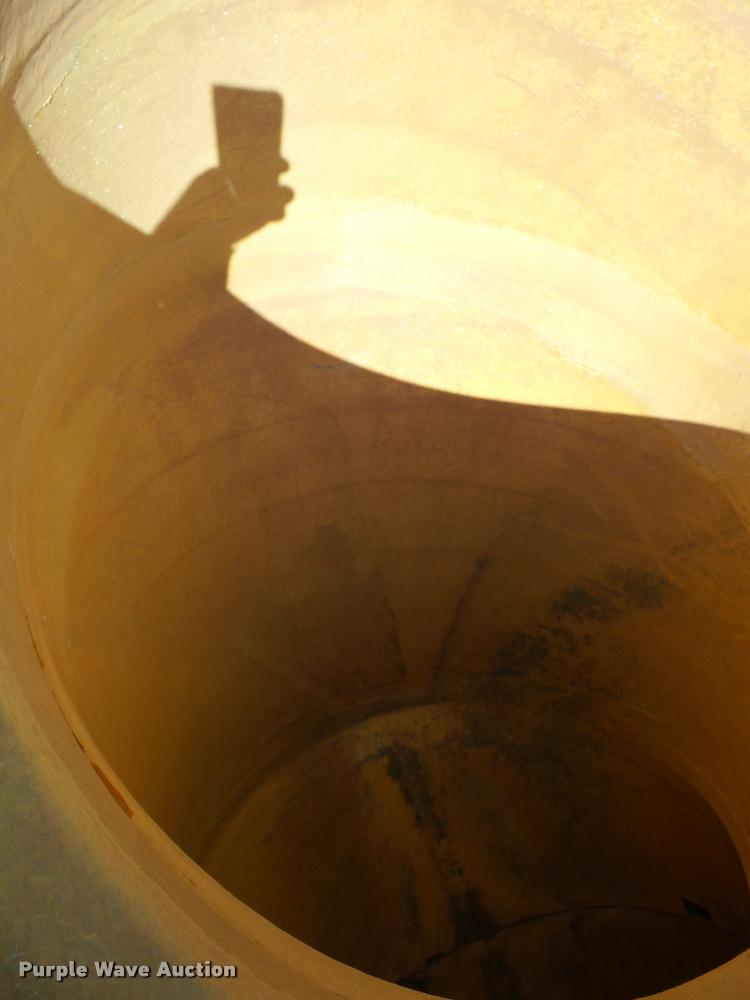 image for item BZ9709 (2) fiberglass tanks