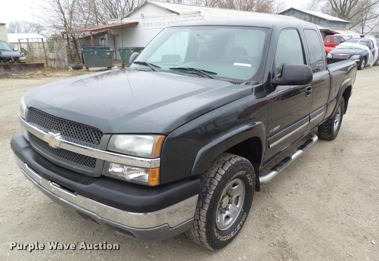 image for item CB9906 2004 Chevrolet Silverado 2500 Ext. Cab pickup truck