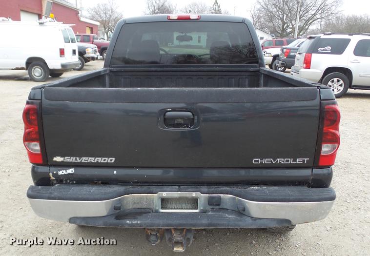 image for item CB9906 2004 Chevrolet Silverado 2500 Ext. Cab pickup truck