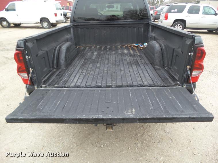 image for item CB9906 2004 Chevrolet Silverado 2500 Ext. Cab pickup truck