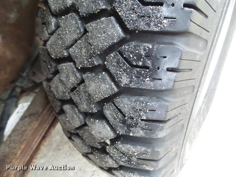 image for item CB9906 2004 Chevrolet Silverado 2500 Ext. Cab pickup truck