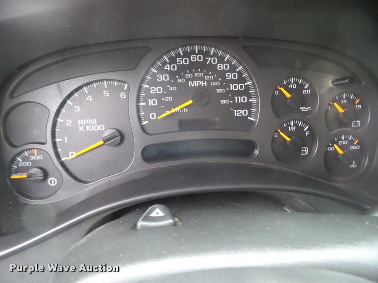 image for item CB9906 2004 Chevrolet Silverado 2500 Ext. Cab pickup truck