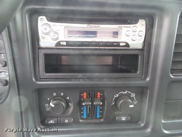 image for item CB9906 2004 Chevrolet Silverado 2500 Ext. Cab pickup truck