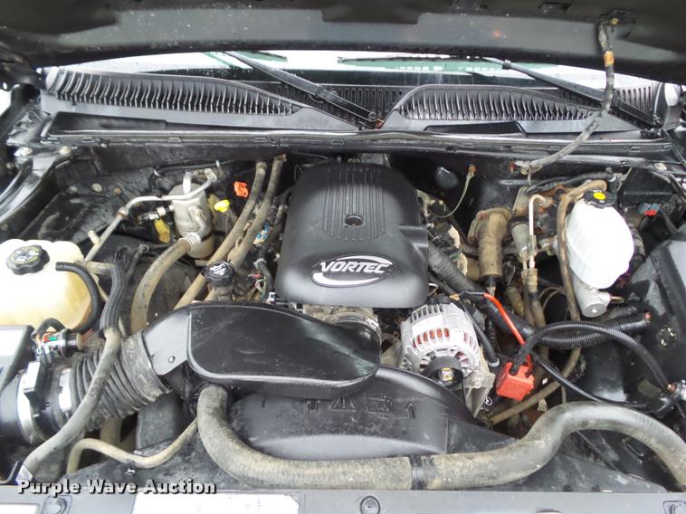 image for item CB9906 2004 Chevrolet Silverado 2500 Ext. Cab pickup truck