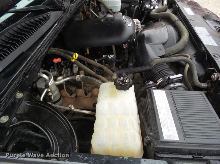 image for item CB9906 2004 Chevrolet Silverado 2500 Ext. Cab pickup truck