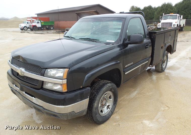 image for item CB9934 2003 Chevrolet Silverado 2500HD utility bed pickup truck