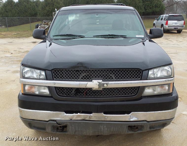 image for item CB9934 2003 Chevrolet Silverado 2500HD utility bed pickup truck