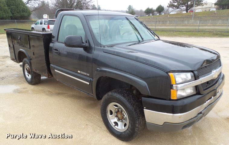 image for item CB9934 2003 Chevrolet Silverado 2500HD utility bed pickup truck