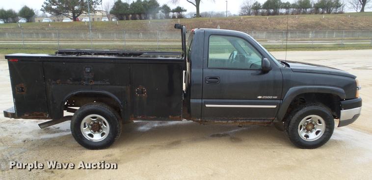 image for item CB9934 2003 Chevrolet Silverado 2500HD utility bed pickup truck