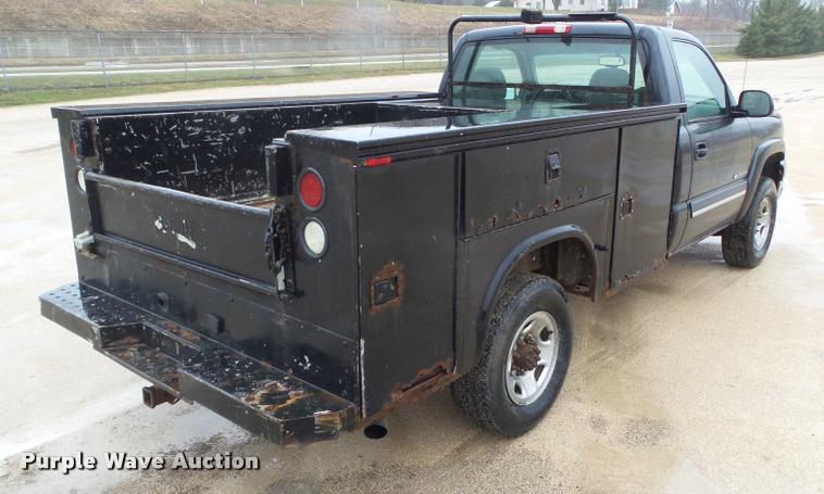 image for item CB9934 2003 Chevrolet Silverado 2500HD utility bed pickup truck