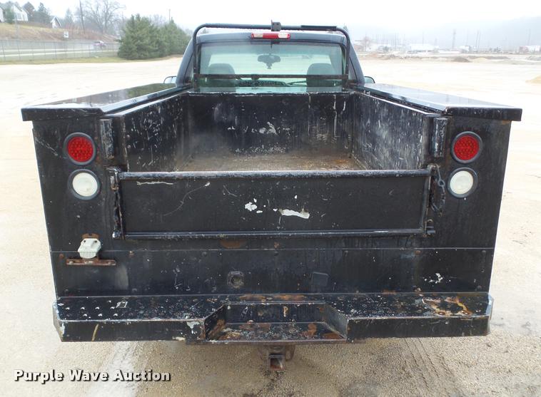 image for item CB9934 2003 Chevrolet Silverado 2500HD utility bed pickup truck