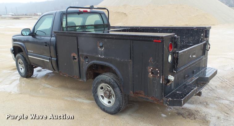 image for item CB9934 2003 Chevrolet Silverado 2500HD utility bed pickup truck
