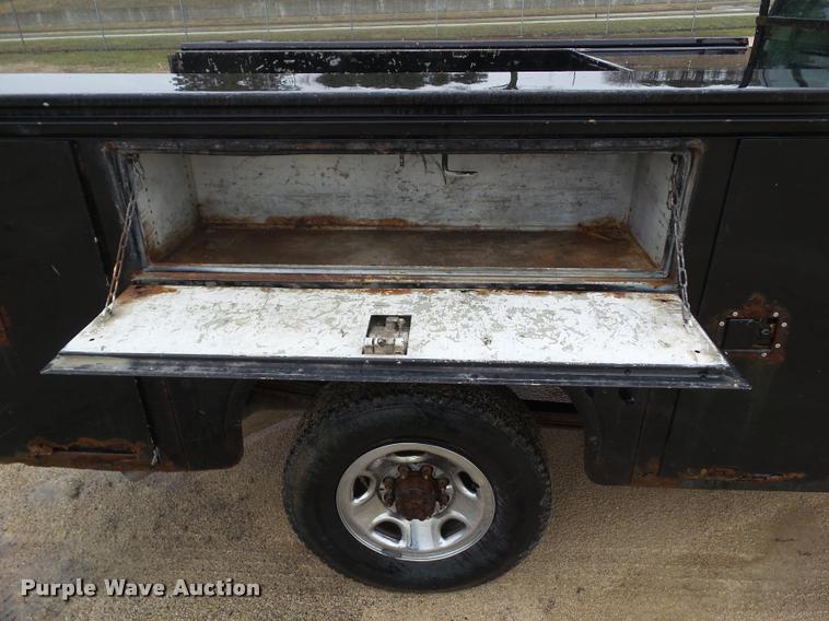 image for item CB9934 2003 Chevrolet Silverado 2500HD utility bed pickup truck