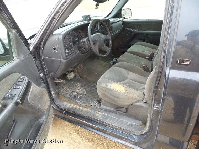 image for item CB9934 2003 Chevrolet Silverado 2500HD utility bed pickup truck