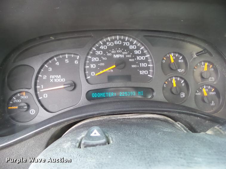 image for item CB9934 2003 Chevrolet Silverado 2500HD utility bed pickup truck