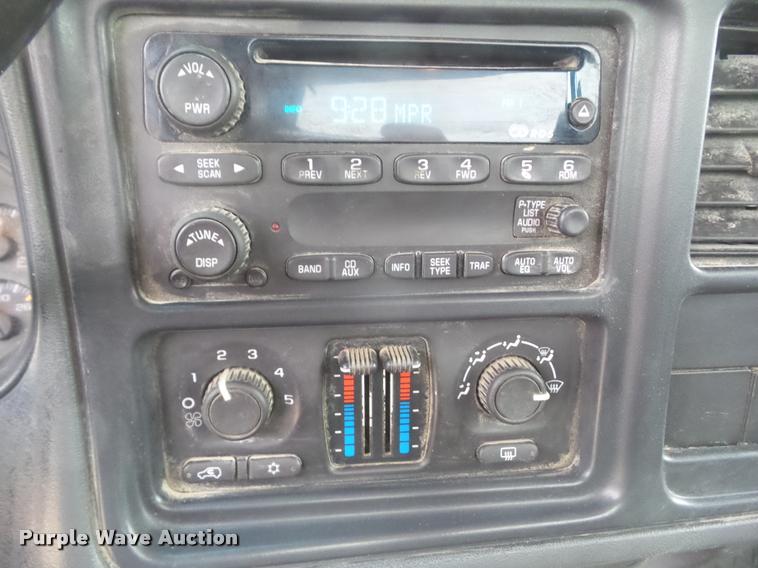 image for item CB9934 2003 Chevrolet Silverado 2500HD utility bed pickup truck