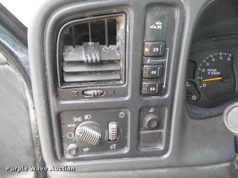 image for item CB9934 2003 Chevrolet Silverado 2500HD utility bed pickup truck