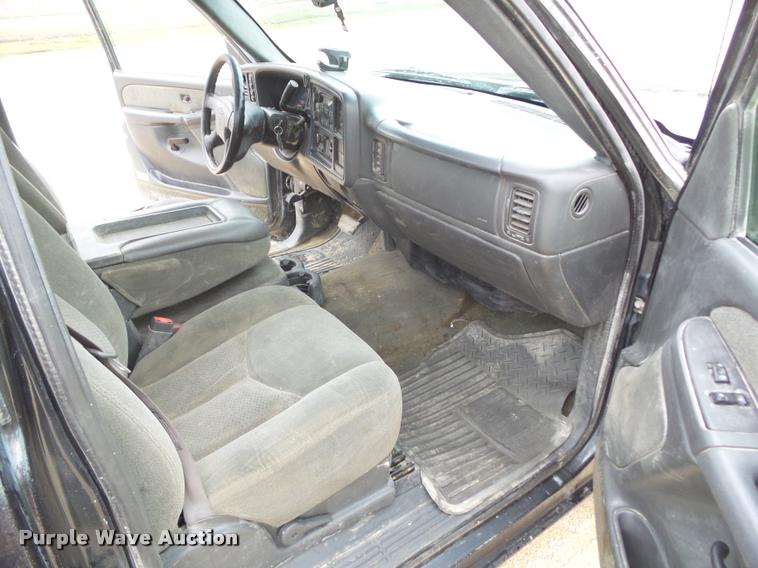 image for item CB9934 2003 Chevrolet Silverado 2500HD utility bed pickup truck