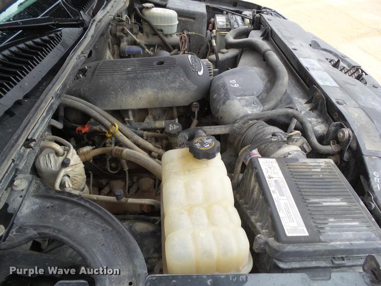 image for item CB9934 2003 Chevrolet Silverado 2500HD utility bed pickup truck