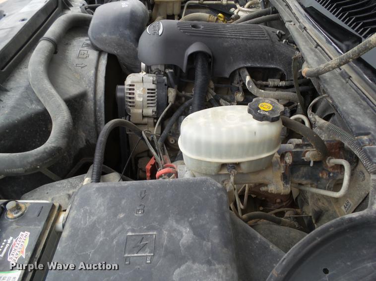 image for item CB9934 2003 Chevrolet Silverado 2500HD utility bed pickup truck